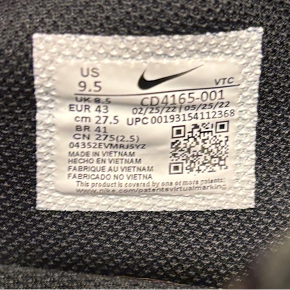 Nike Air Max Men's Black and White Sneakers - Picture 4 of 5